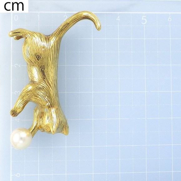 Tiffany Cat Ball Motif Brooch Pearl Bead Yellow Gold